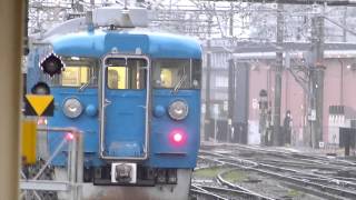 475系急行型普通列車が発車&入線 高岡駅にて
