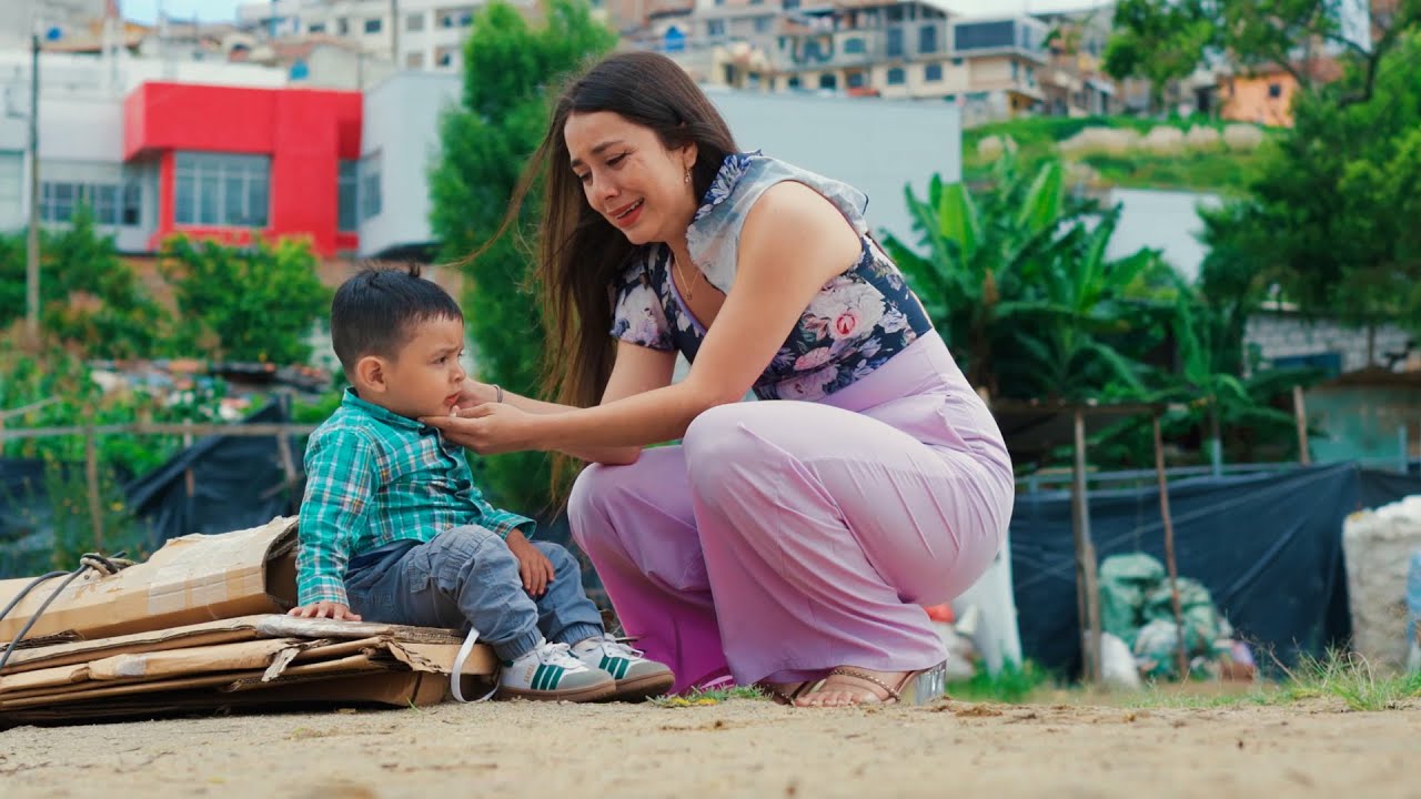 Pensó que su hijo no encajaba en su nueva vida, pero el destino le tenía preparada una lección