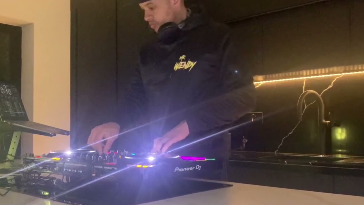 Watch 2 Much 2 Handle (Tech/Bass/Minimal House Music) Mr Wendy x KrowBeatz on YouTube Watch 2 Much 2 Handle (Tech/Bass/Minimal House Music) Mr Wendy x KrowBeatz on YouTube