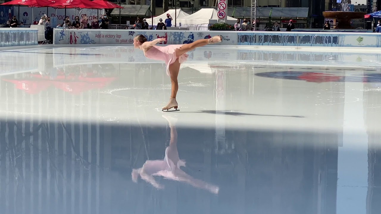 ニューヨークで美しいアイススケートショー 久しぶりのポップアップライブイベント ブライアントパークは大盛り上がり Petite New York