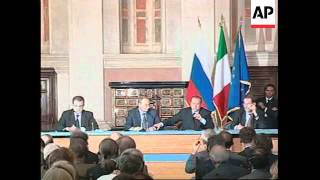 Putin, Berlusconi, Prodi joint presser, plus family photo from summit