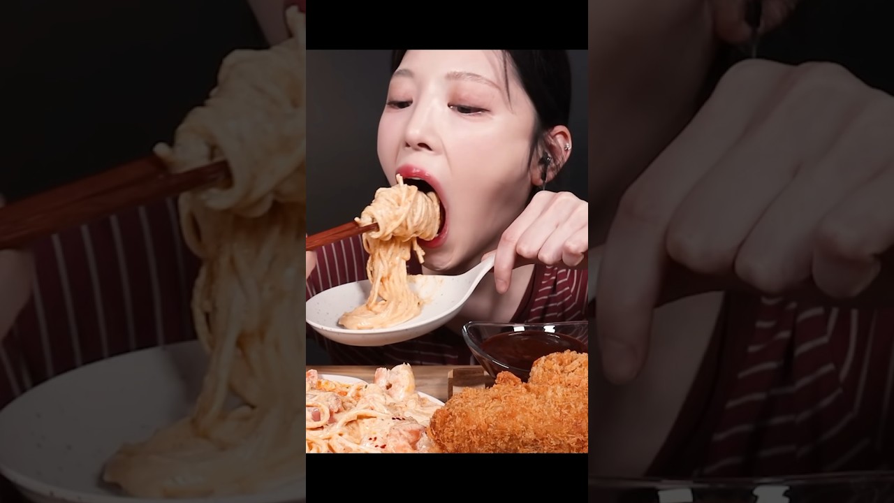 Creamy shrimp pasta and stretchy cheese crispy topping.🧀🔥