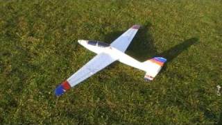 RC. Windrider Fox. Lowflying, too low.