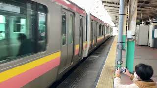 JR東日本E129系新ニイB6編成+新ニイA3編成が長岡駅5番線を発車るシーン