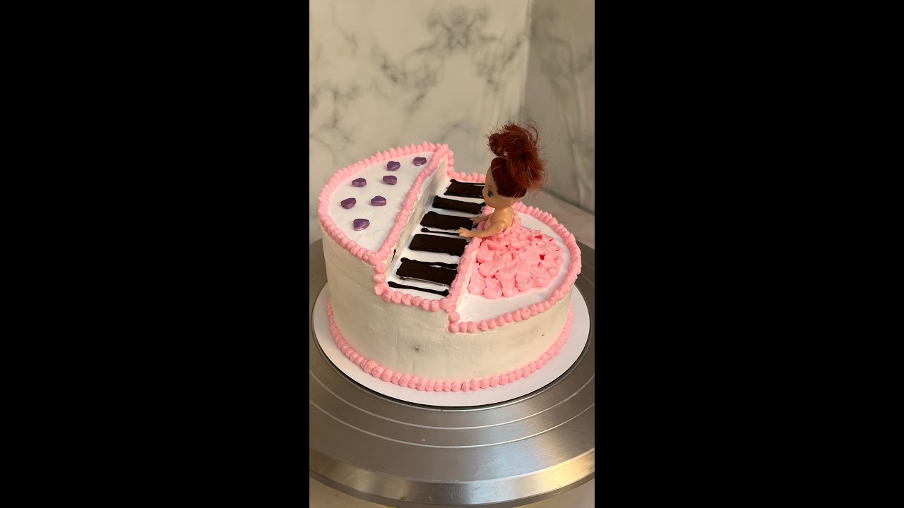 बिना किसी Special Tools के एक जुगाड़ से बना 3D Cake | Piano Doll Cake In kadai | No Eggs, No Oven