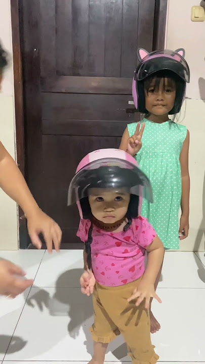 Anak kecil pakai helm #baby #funny