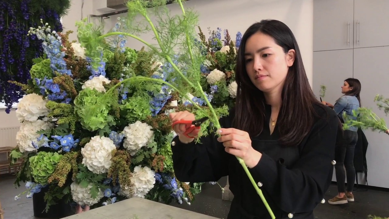 McQueens Flower School: Super-Sized Summer Urn