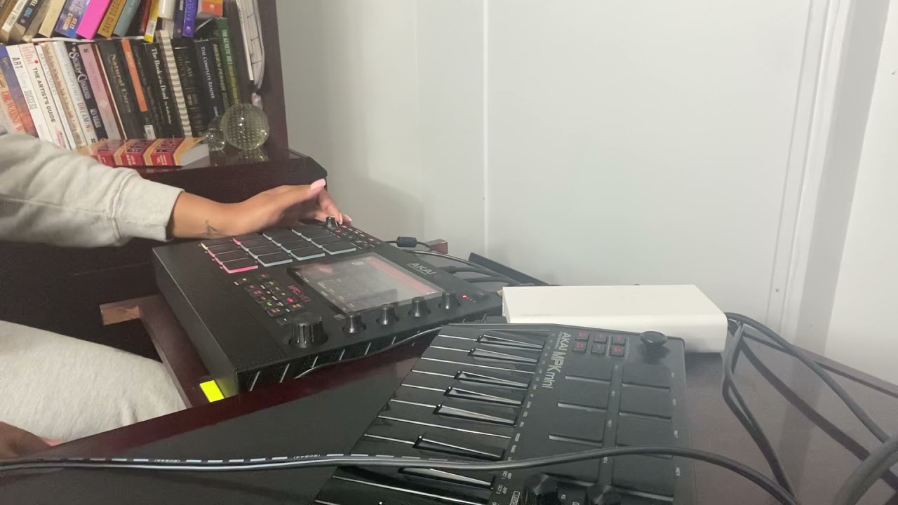 Akai MPC Live 2 - Splice Sample - Smack pack vol 7 drums