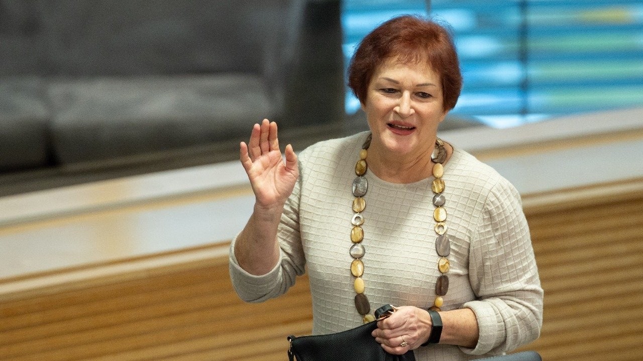 Kritika siūlymui griežtinti bausmes už suklastotą seksualinį turinį: kalbas apie DI laiko mada