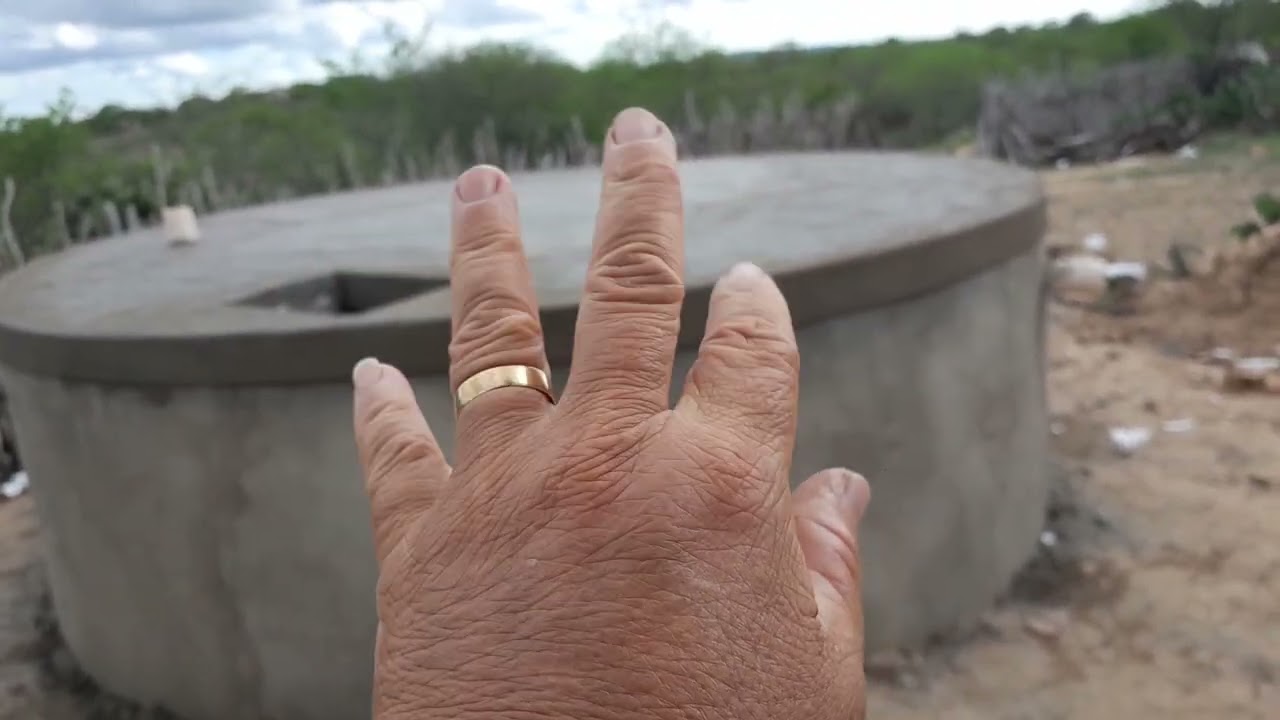 Sisterna prontinha e fazendo a bica pra cair água pra sisterna 