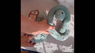 Вязаная крючком игрушка Змея из плюшевой пряжи