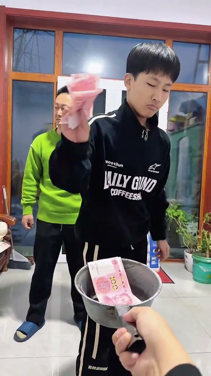这个年又收获不少，看他们几个很不情愿的样子！#Cute baby#Cute#呆萌小米宝#聪明宝宝#萌娃