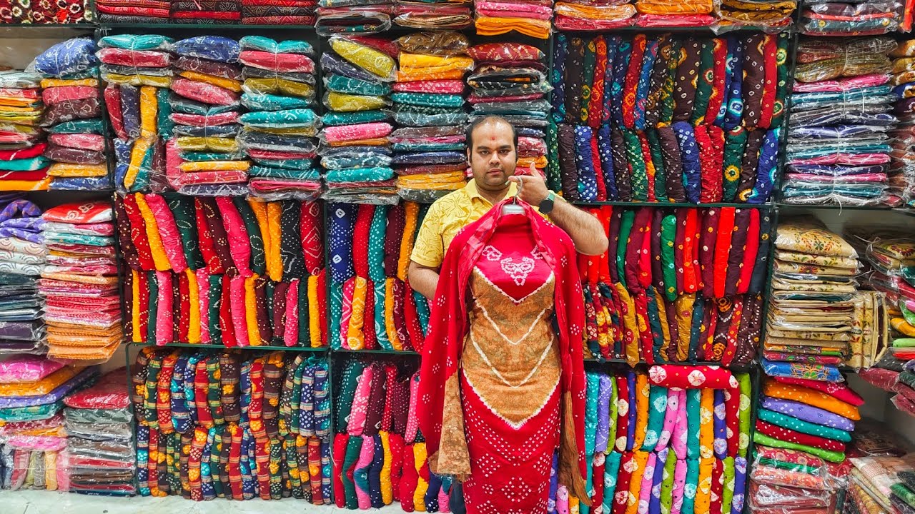 Yogi Handicraft, चांदनी चौक दिल्ली की मशहूर दुकान।बंधेज और बाटिक प्रिंट के सूटों के बादशाह