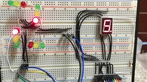2 - 十字路口的紅綠燈[七段顯示器](基本題)