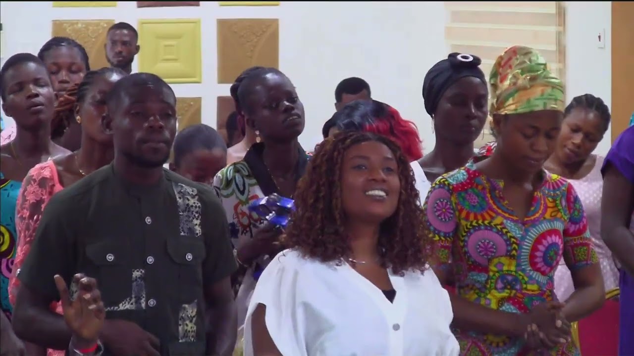 INTENSE LOCAL WORSHIP BY ANOINTED VOICE OF HOLY HEALING HEALING CHURCH.