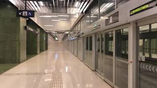 Metro de barcelona: l9 sud train arriving & departing from mas blau
