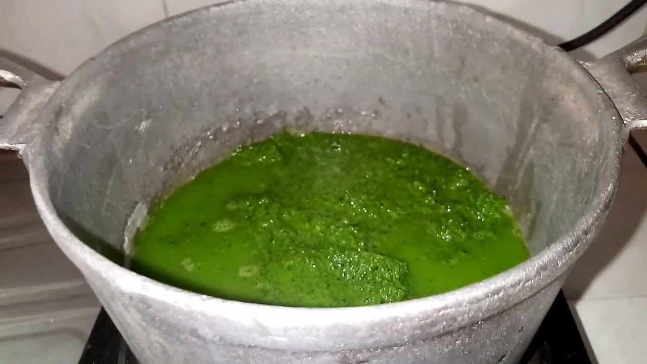 Receita de caril de folhas de mandioca com caranguejo