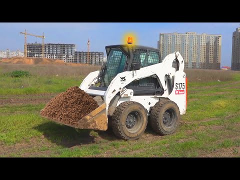 Tracteur chargeur compact est en panne