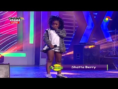 See How Shatta Berry Nearly Flopped But Qiuckly Recovered & K!lled it While Performing Aye Halfcast