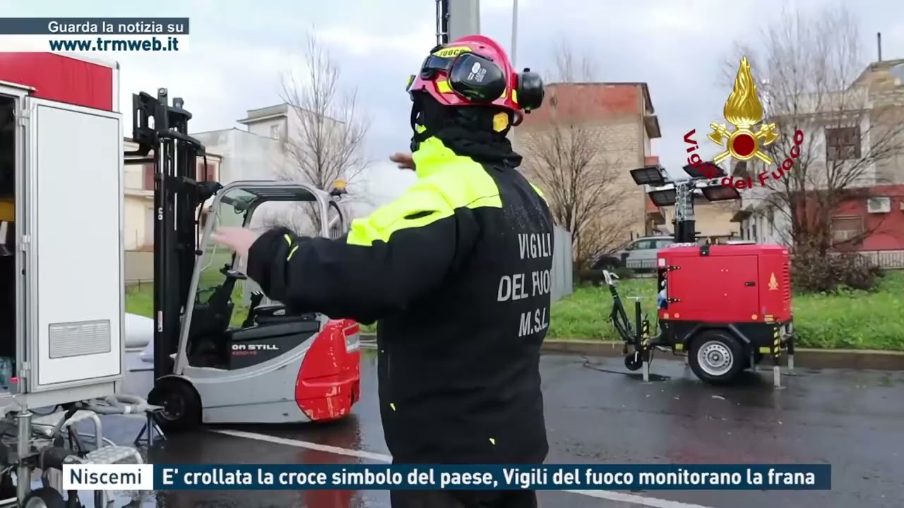 Niscemi - E' crollata la croce simbolo del paese, Vigili del fuoco monitorano la frana