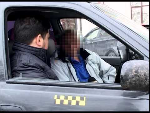 Таксист дрочит в машине Таксист дрочит в машине