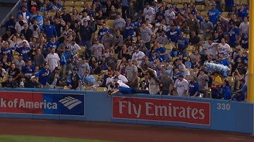 COL@LAD: Utley stays at second after fan interference