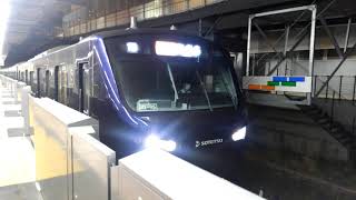 相鉄12000系の発車シーン