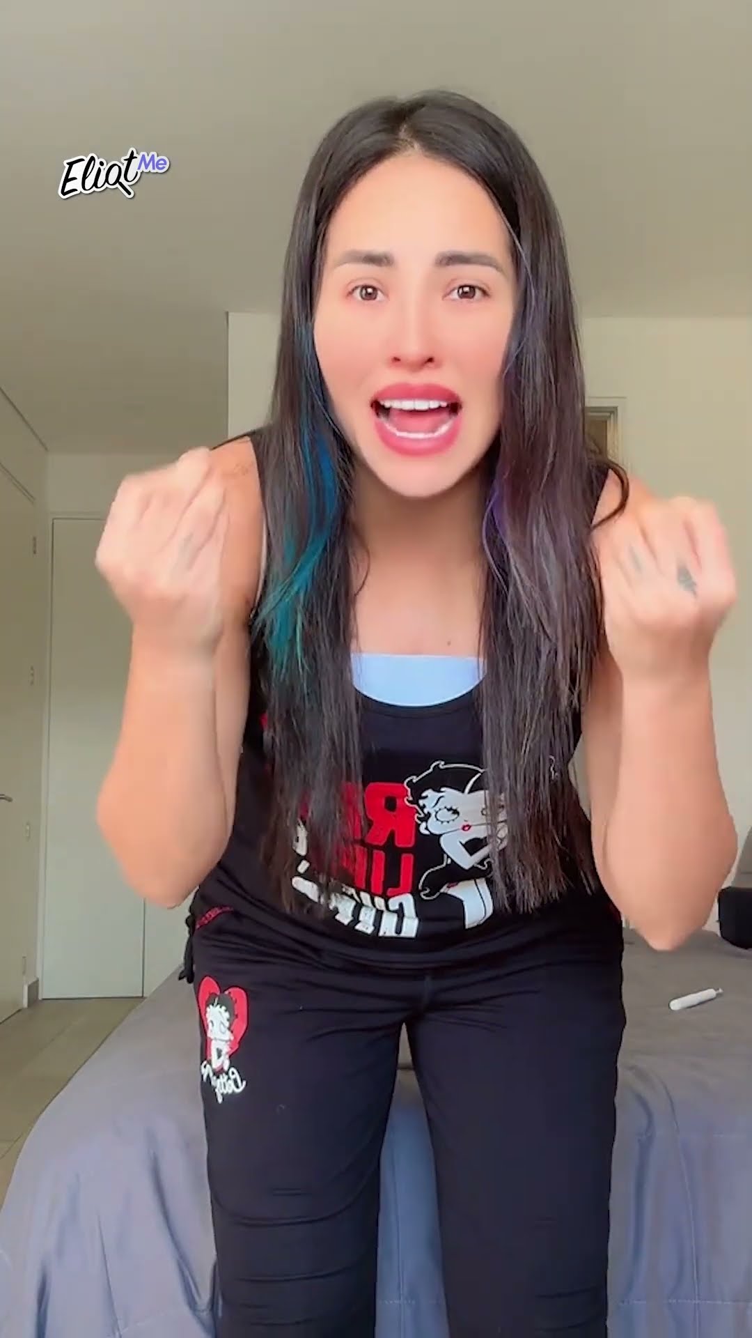KARLA BUSTILLOS SE ARREPIENTE DE HABERSE OPERADO PORQUE NO PUEDE CARGAR A NASYA :( #shorts