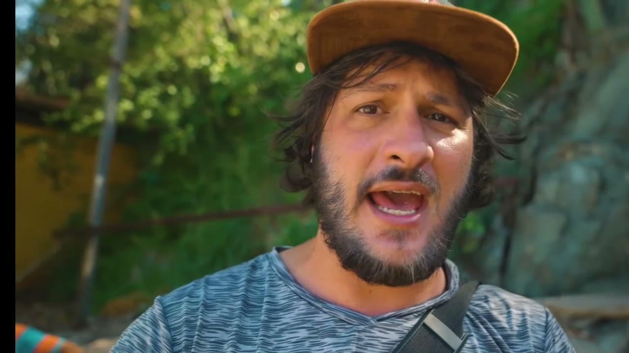 Travel Blogger Drew Binsky asks Venezuelan resident about Chavez's Socialist government