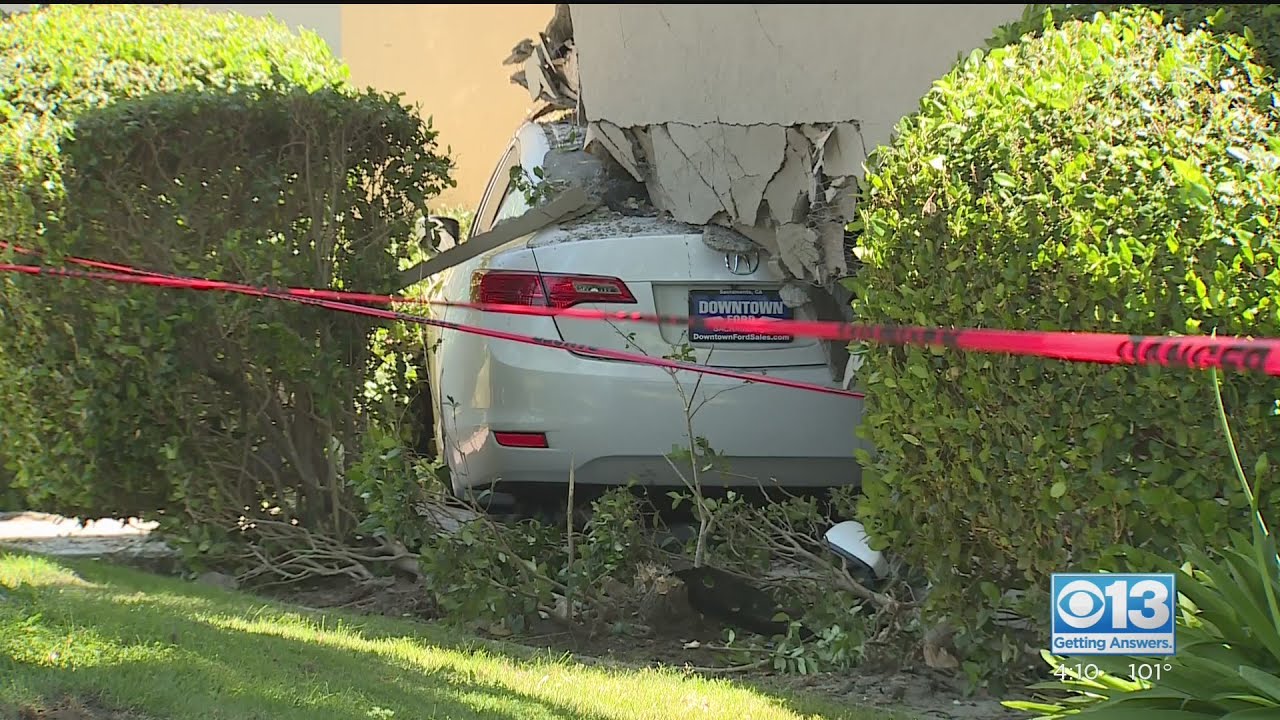Car Crashes Into Apartment - YouTube