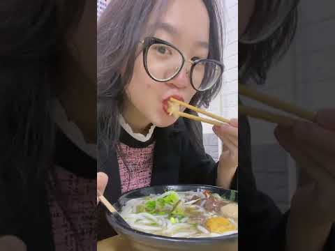 Video Bún bò Huế - 167 Nguyễn Ngọc Vũ | Tiêu Đi Chill |... - youtube