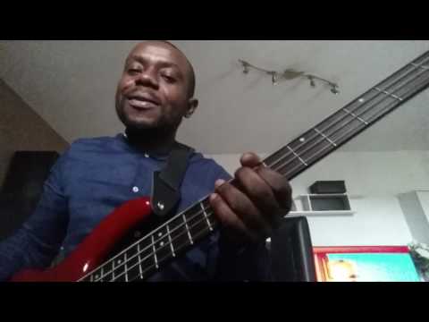 Guitare basse Tango naye Pasteur Moise Mbiye