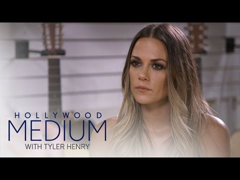 Jana Kramer's Reading Goes in a Different Direction | Hollywood Medium with Tyler Henry | E!