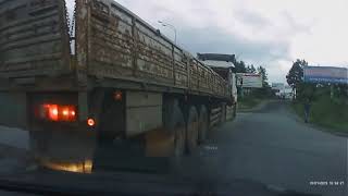 Лихач за рулем грузовика в Ижевске.