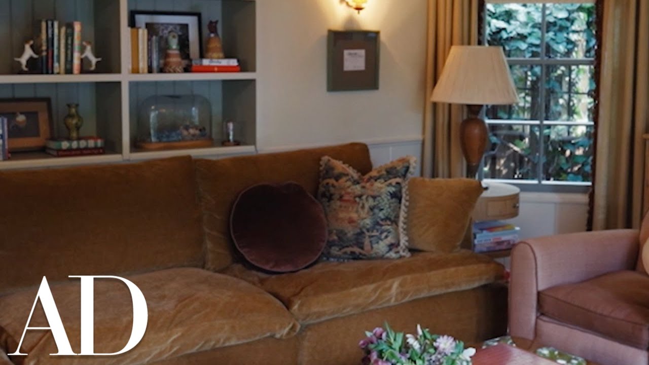 Emma Roberts's Cozy and Immaculate TV Room