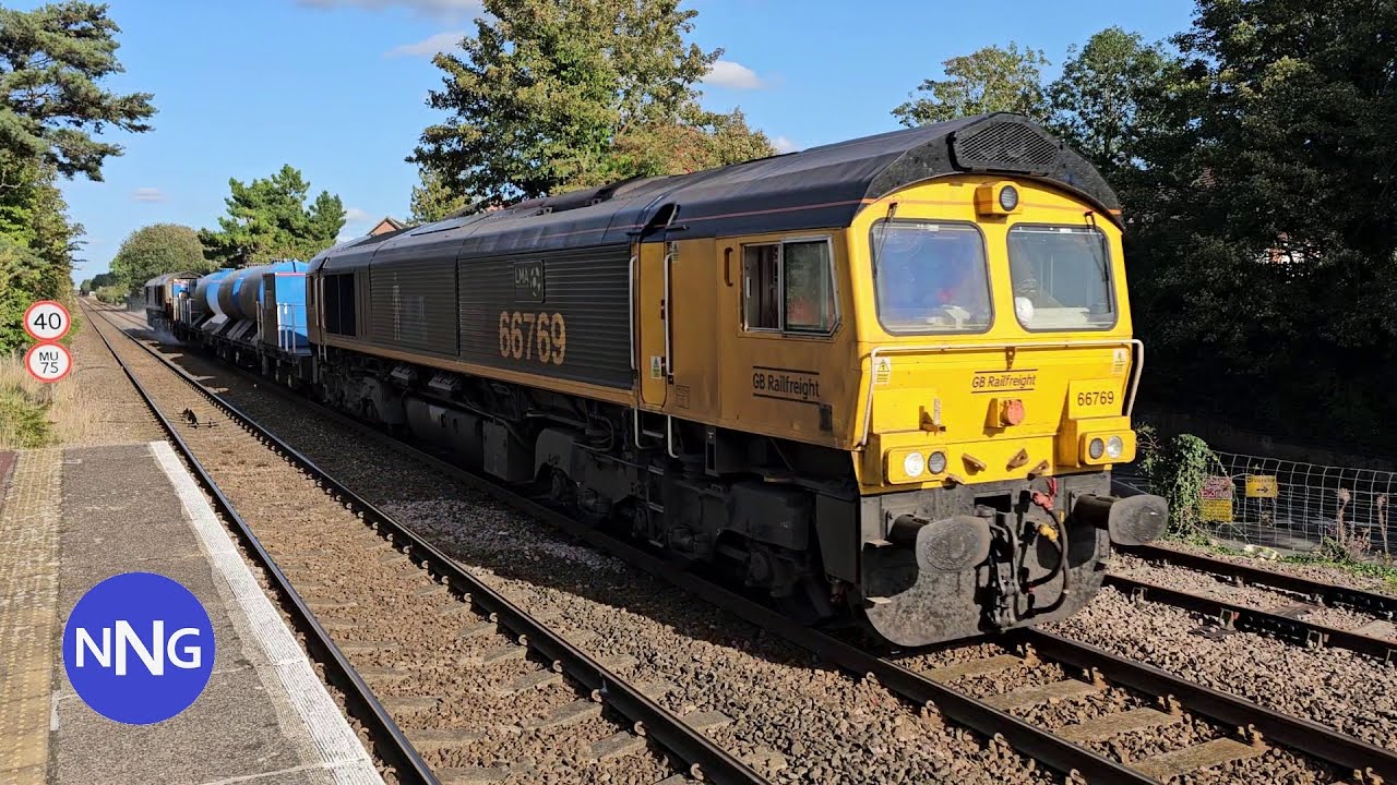66779 Evening Star & 66769 on the 3S01 GBRF RHTT passing Wymondham Station 29/9/23