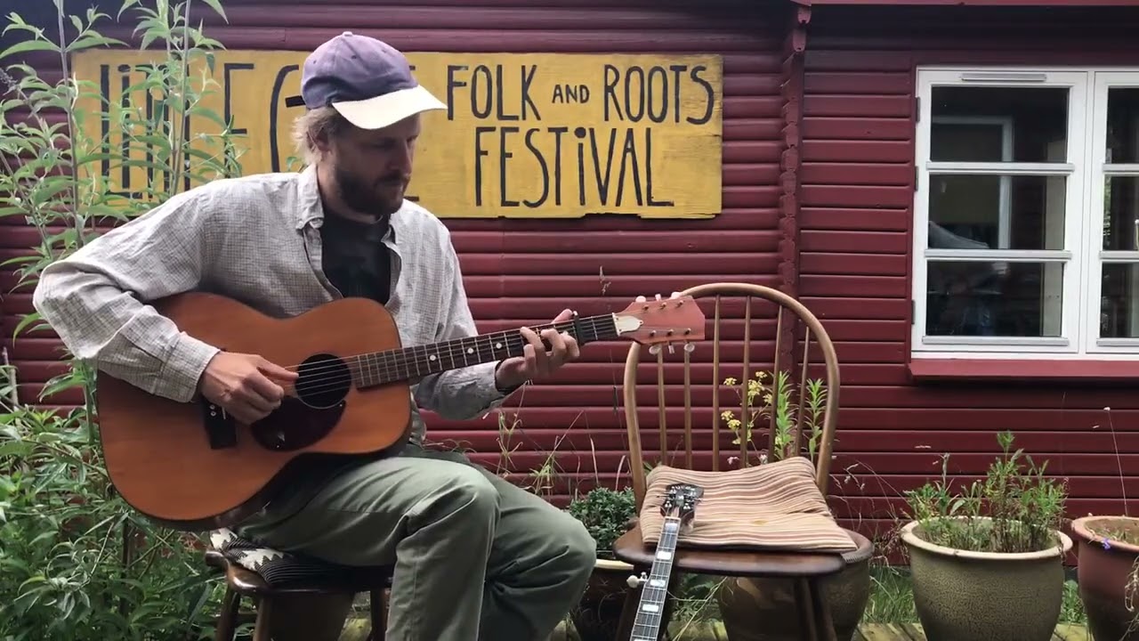 Morten Lind playing that old time stringband music