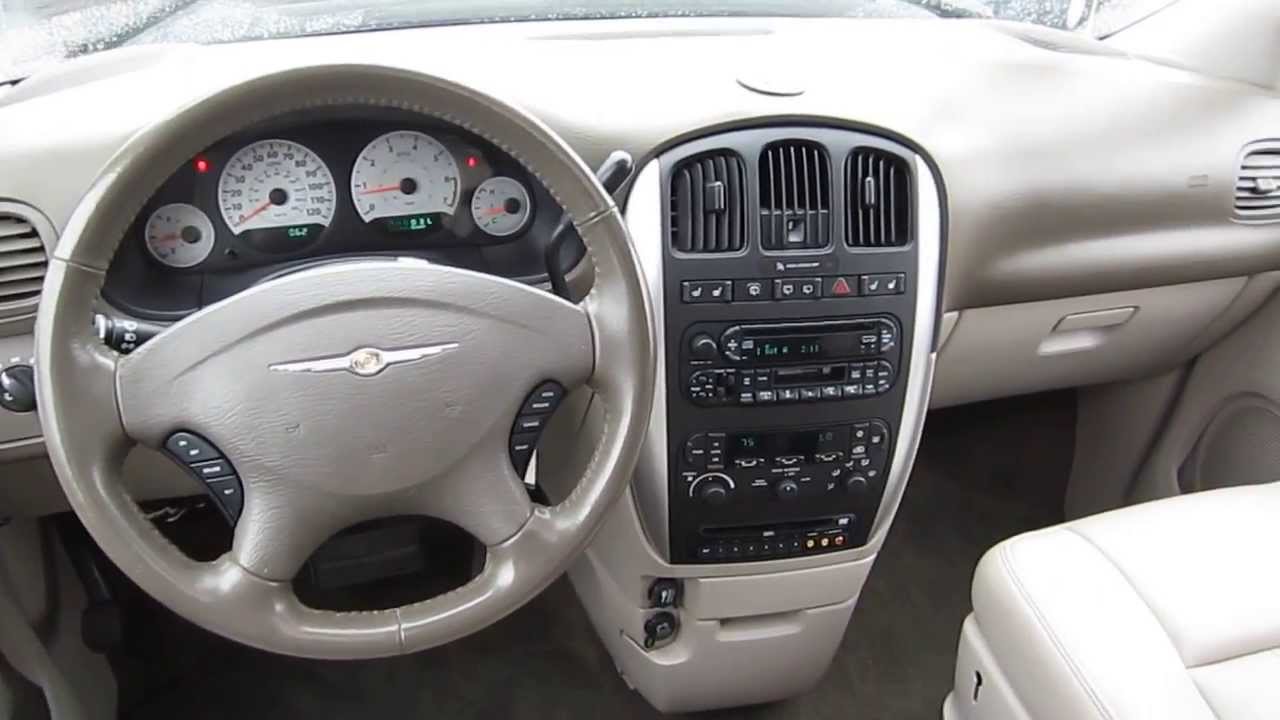 2007 town country interior