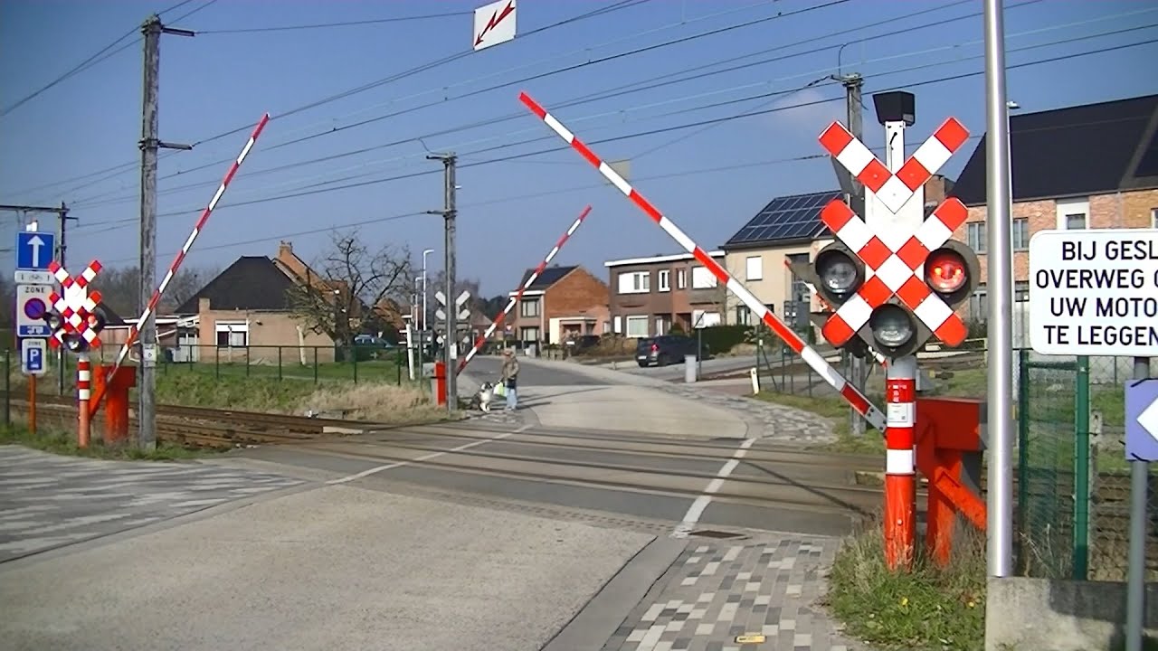 Spoorwegovergang Nijlen (B) // Railroad crossing // Passage à niveau