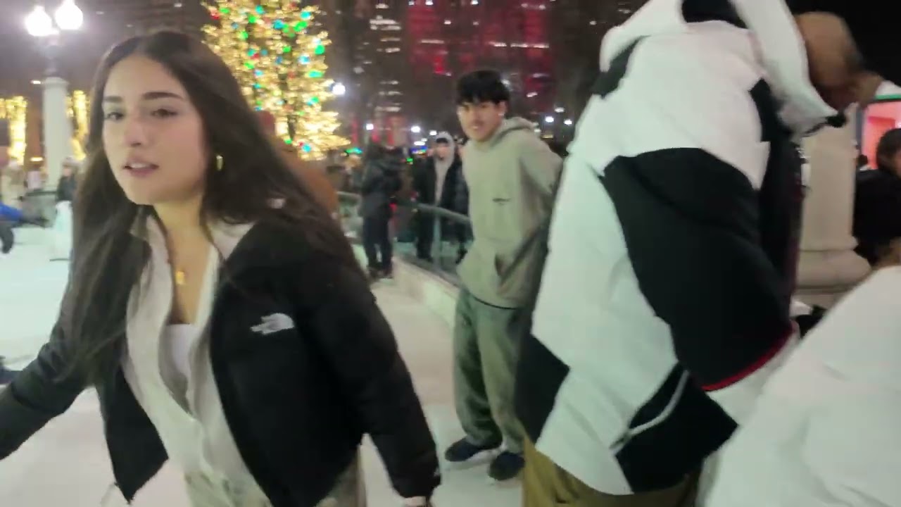 Ice skating in Chicago, Millenium Park 