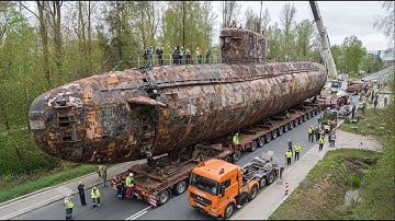 Submarine Drives Through the City on 30-Axle SPMTs. Heavy haul transport and industry
