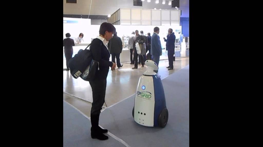 Знакомство с роботом на выставке Upgrid, 30окт2013