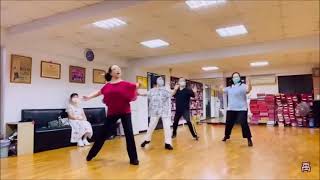 Tango英式探戈Progressive Link 直行 連 步 Open Promenade 分式 側 行步Back Corte 退 截 步在角落是很好運用的步法舞程線上就要切好角度