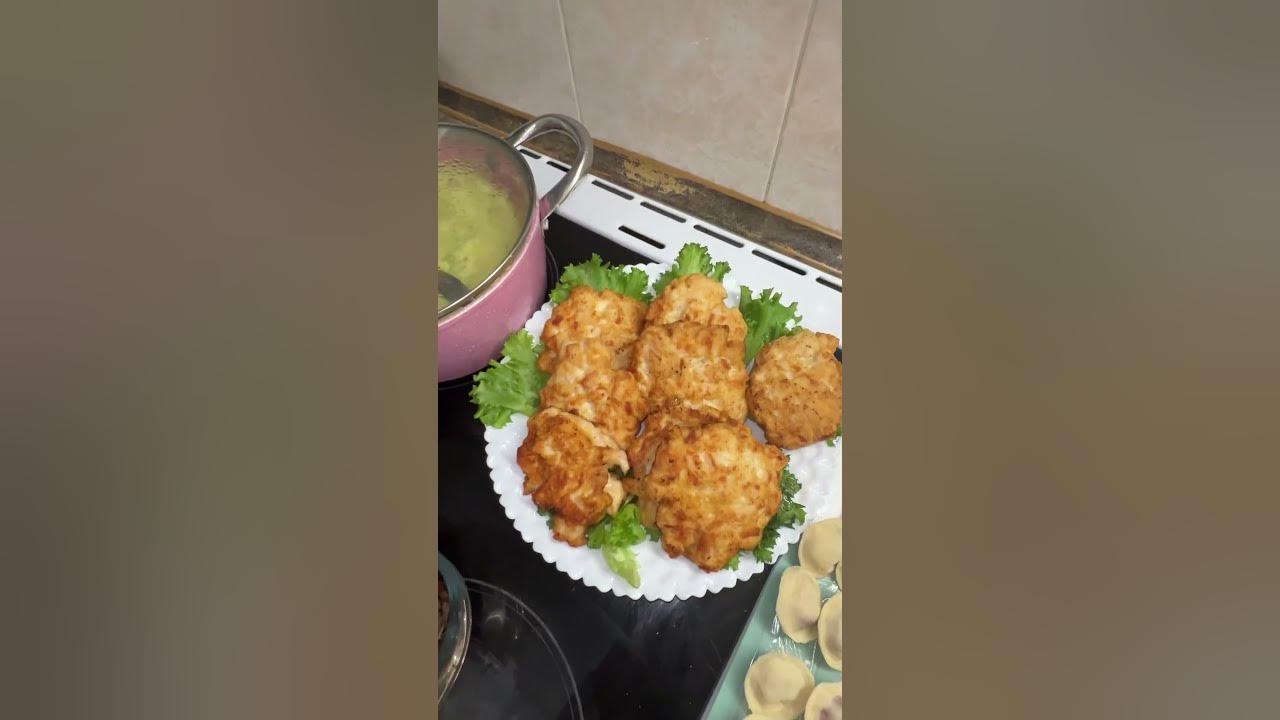 Меню понедельника: пельмени, свиные ребра, рубленные куриные котлетки и ...