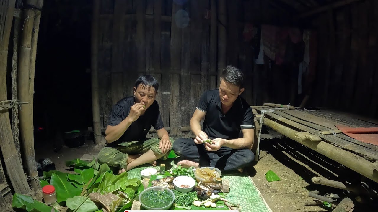 № 687. Речная рыбалка и ночёвка в дикой хижине, приключения в лесу.