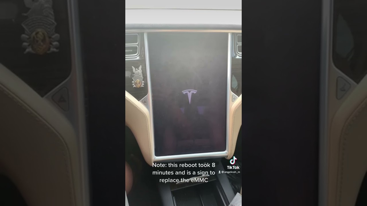 Tesla: “Center Display Unavailable.”