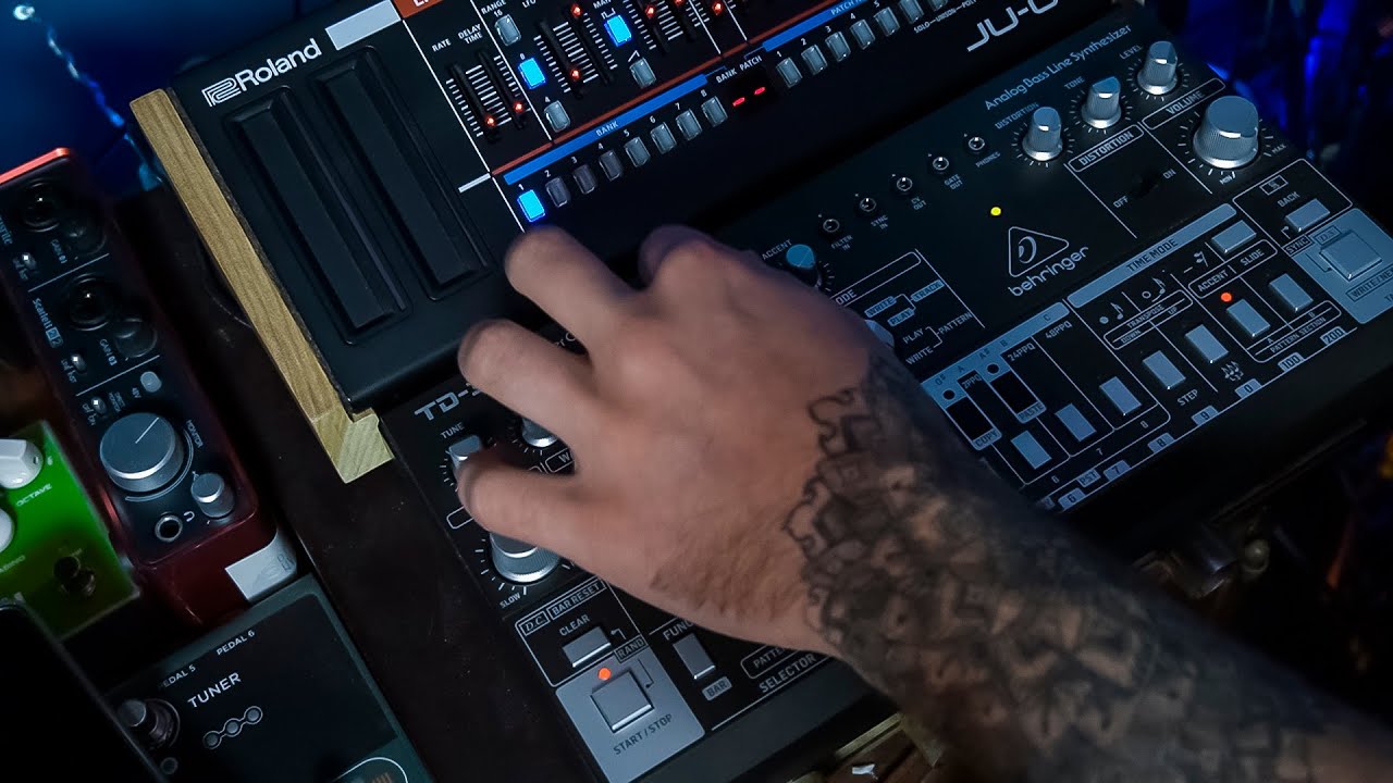 EL SINTETIZADOR QUE INVENTÓ UN GÉNERO 😱 Behringer TD3 (CLON)