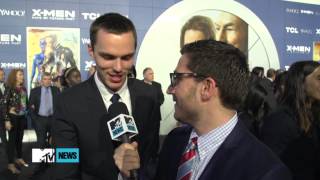 Nicholas Hoult Is Amazed He's On 'X Men Days Of Future Past' Twinkies Box / (rus sub)