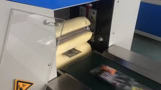 cards/biscuits/cookies/noodles  automatic packaging machine with auto feeder