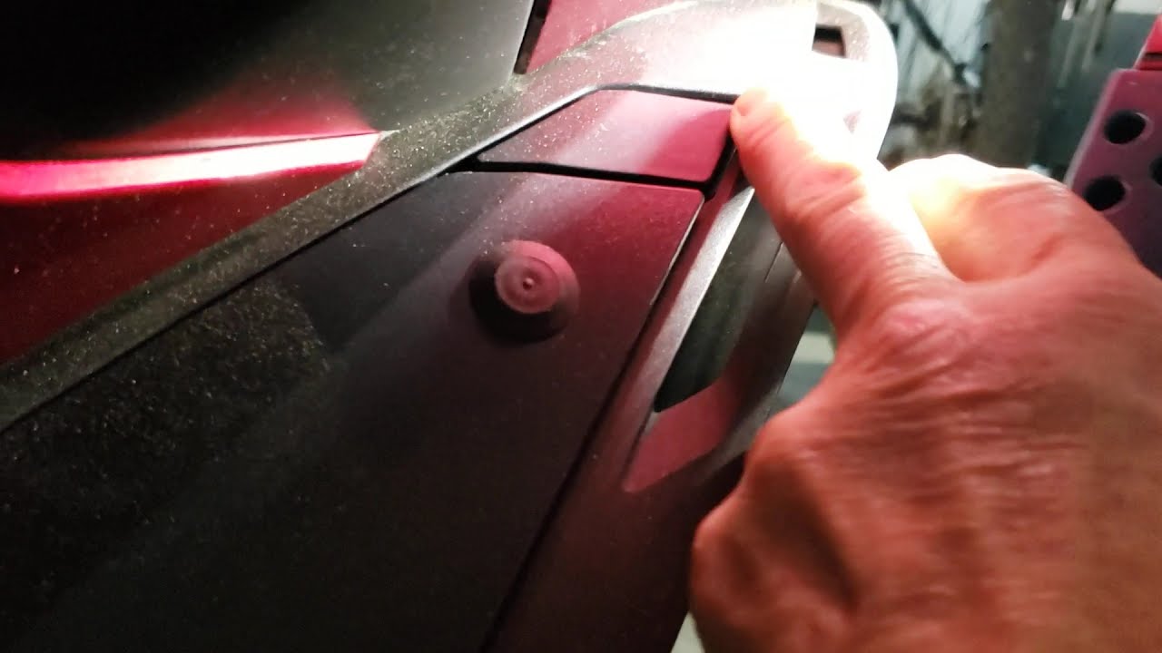 How to Fix Ill-Fitting Knee Glove Box on 2018+ Honda Goldwing by Max McAllister of Traxxion Dynamics